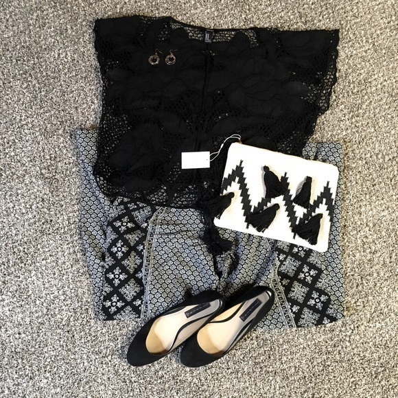 Forever 21 Black crochet top - Picture 1 of 2